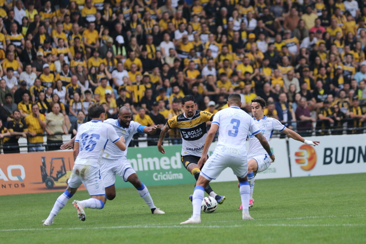 Criciúma vence o Avaí e volta ao G6 da série B