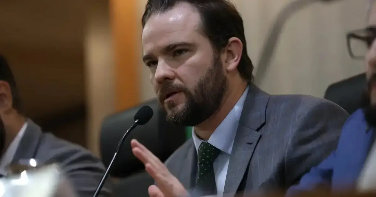 Durigan diz que Brasil precisa de juros civilizados e promete superávits a partir de 2027