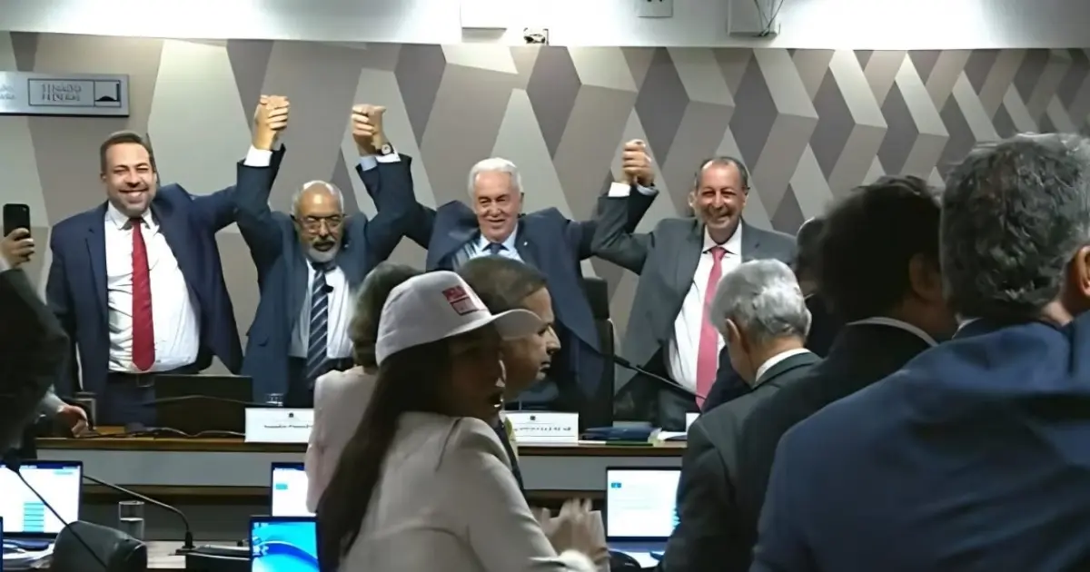 CCJ aprova PEC que reduz de 44 para 40 horas semanais a jornada de trabalho e texto vai ao plenário do Senado
