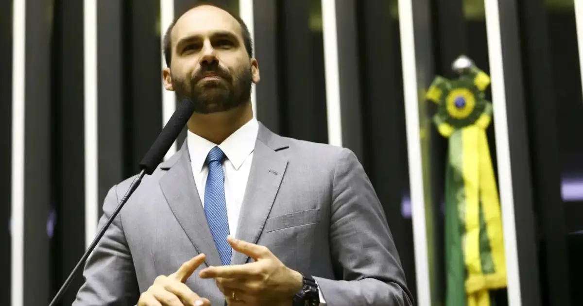 Entenda como funciona o abandono de cargo, que levou à demissão de Eduardo Bolsonaro