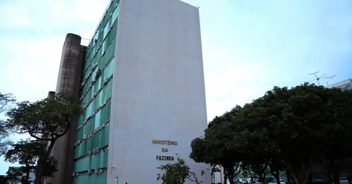 Fazenda reduz projeção do PIB para 2026 e revisa estimativa de inflação para baixo