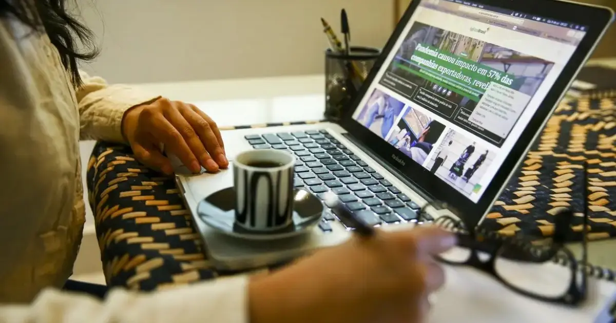 Home office se mantém em patamar superior ao pré-pandemia no Brasil