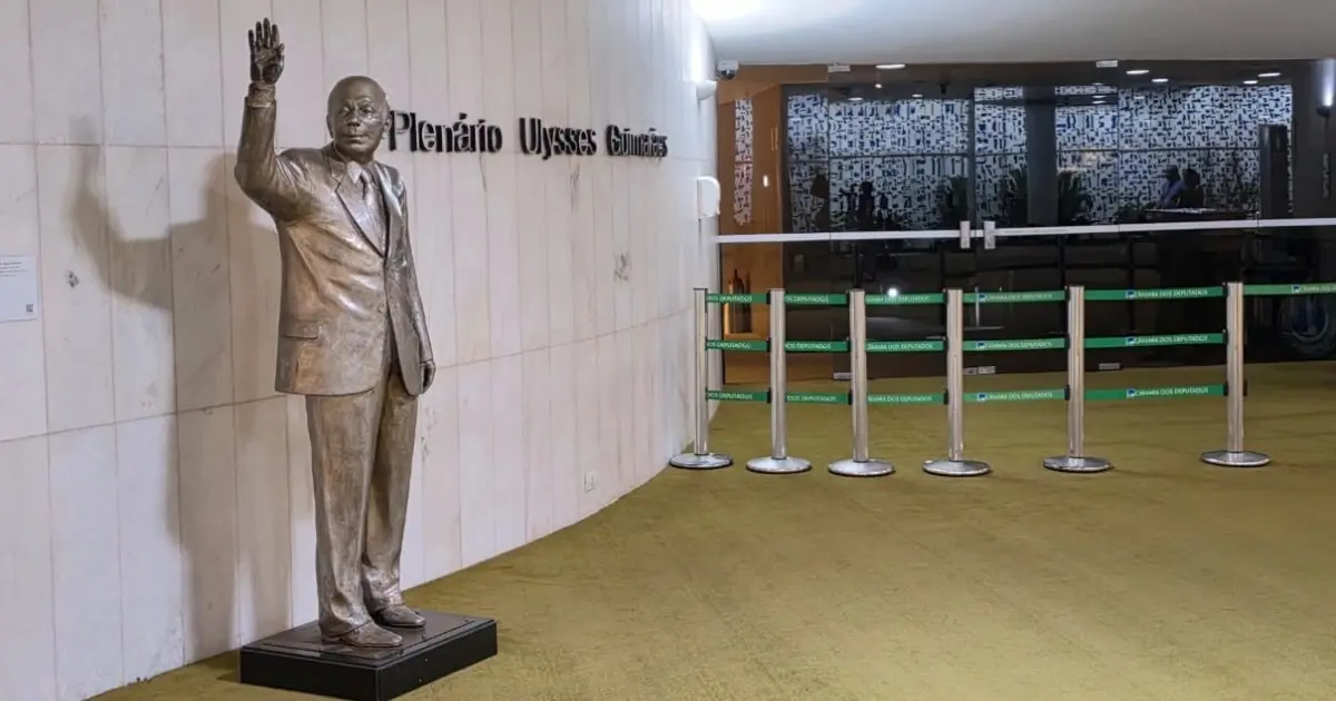 Enquanto Senado discute fim da jornada 6x1, Câmara mantém portas do plenário fechadas e não fará sessões nesta semana