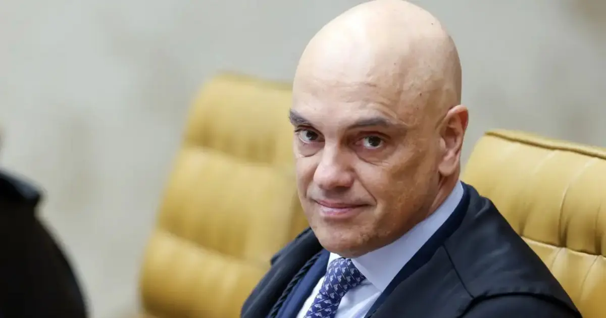 Alexandre Moraes determina prisão e cancelamento de passaportes de Eduardo Bolsonaro