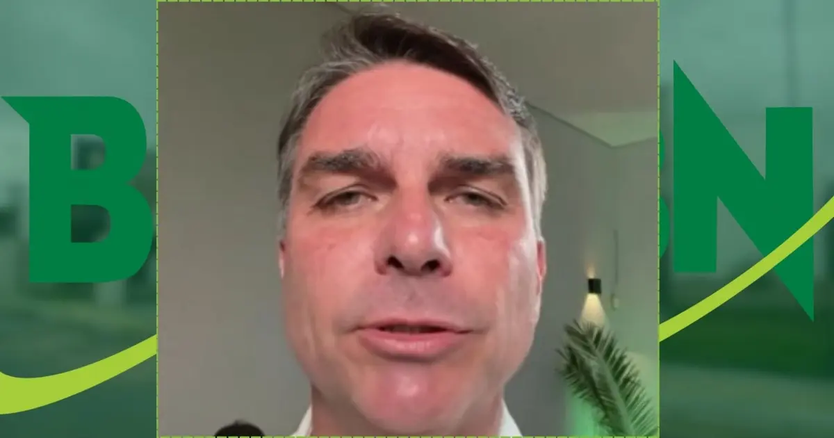 Propaganda de Flávio Bolsonaro é exibida sem som e senador alega censura na TV aberta