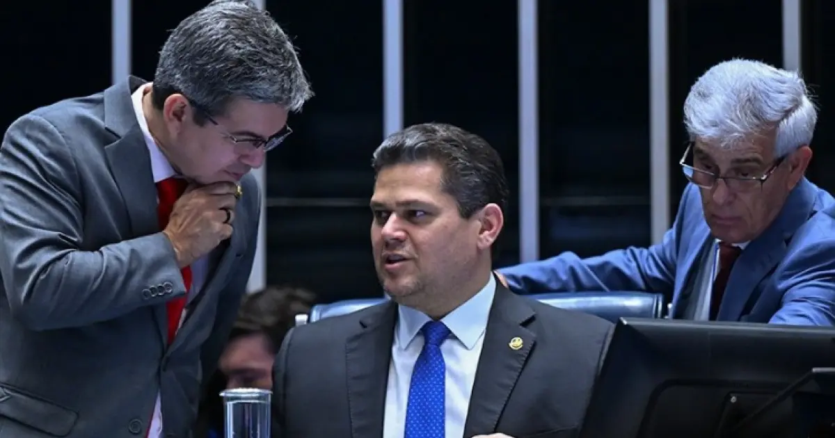 Alcolumbre abre nova sessão de discussão da jornada 6x1 e Randolfe diz que Flávio "até o dia 25 vai fazer o L"