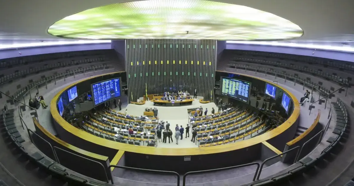 Câmara dos Deputados abre concurso com salário de R$ 32 mil
