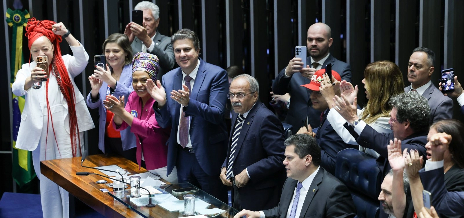 Senado aprova fim da escala 6x1 e redução da jornada de trabalho para 40 horas semanais