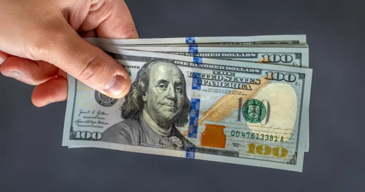 Dólar e juros futuros sobem com cenário eleitoral e alta do petróleo; Bolsa cai mais de 1%