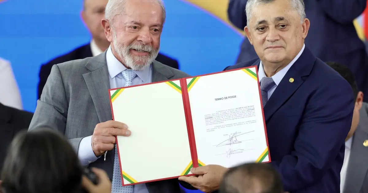 Ministro da articulação política diz que ajuste fiscal não está em discussão e não é prioridade de Lula