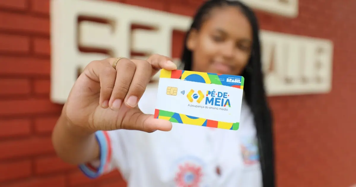 Pé-de-Meia vai dar incentivo extra de R$ 200 para estudantes concluintes que fizerem o Enem 2026