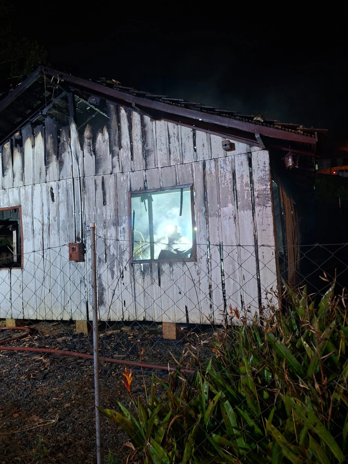 Incêndio destrói parte de residência em Pomerode