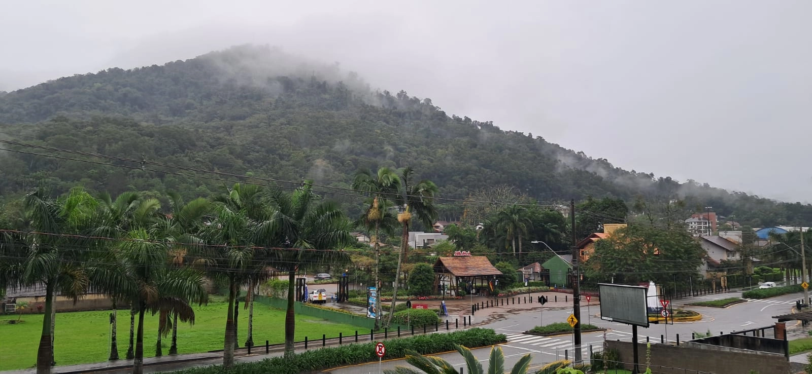 Segunda-feira com atenção para chuva volumosa e temporais