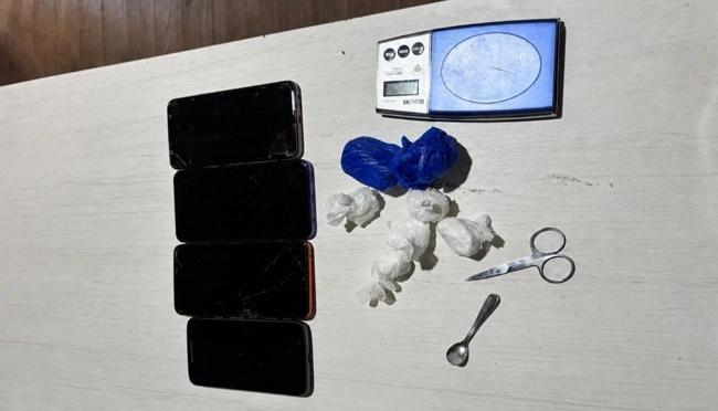 Polícia Militar prende dois homens e apreende drogas durante cumprimento de mandado em Indaial