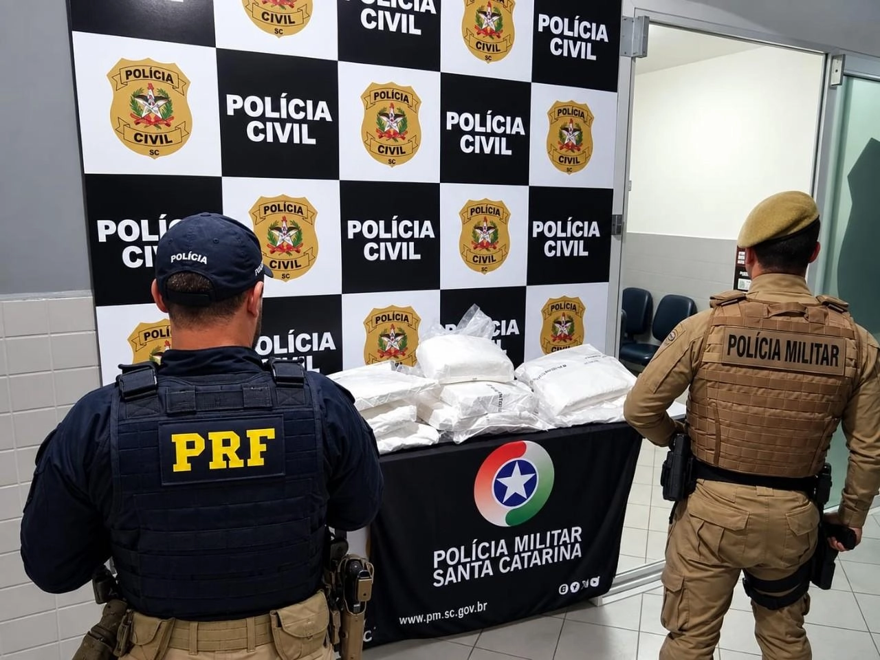 PM apreende cerca de 53 kg de cocaína durante operação conjunta com a PRF em Papanduva