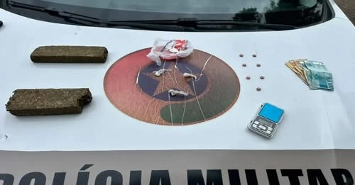 Homem é preso com drogas após fuga pela BR-470 em Apiúna