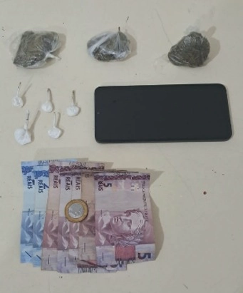 Homem é preso por tráfico de drogas em Timbó após tentativa de fuga