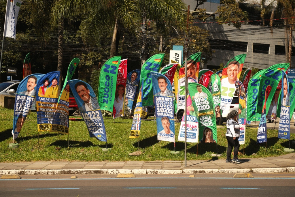 Campanha nas Ruas: Confira as Regras da Legislação Eleitoral para o Uso de Bandeiras Móveis