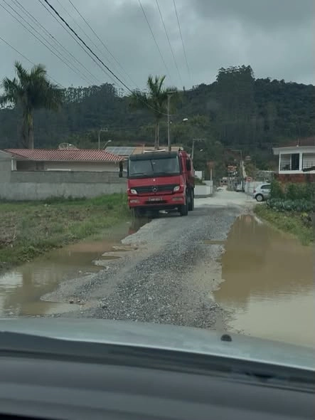 Moradores pedem solução para problemas na rua Eulina Sartori, no bairro Trinta Reis