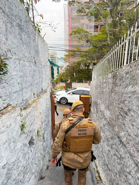 Operação Alpha Rubra: PM e Polícia Civil cumprem mandados em Itapema, São José e Florianópolis