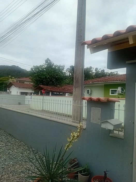 Moradores da Rua Militão Costa, em Nova Trento, entraram em contato com a rádio para relatar um problema de falta de iluminação nos postes da via.