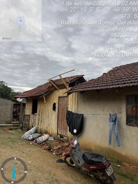 Chuva causa desabamento de telhado e interdição de residência em Canelinha
