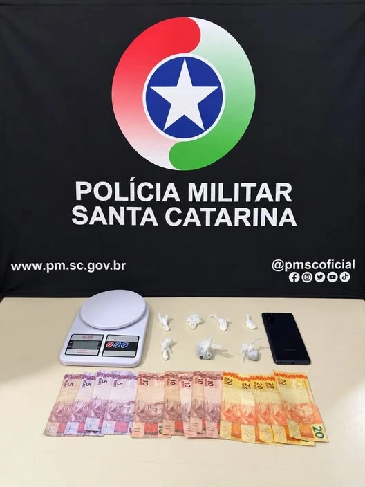 Polícia Militar prende homem por tráfico de drogas em Porto Belo