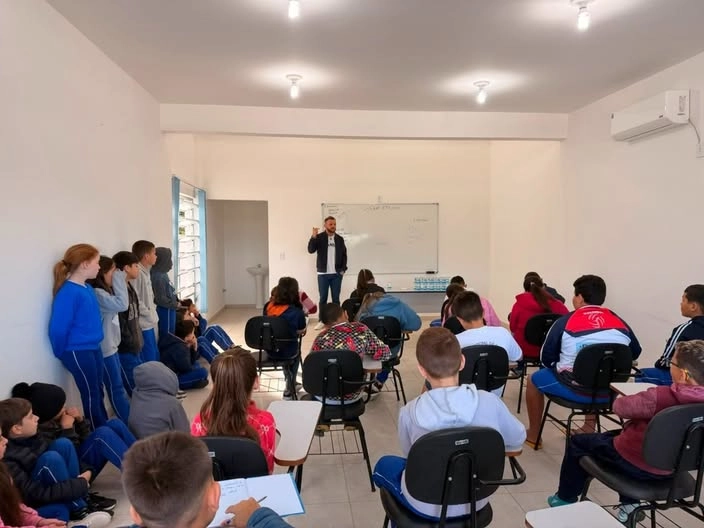 Estudantes da rede municipal visitam Estação de Tratamento de Água do Sisam