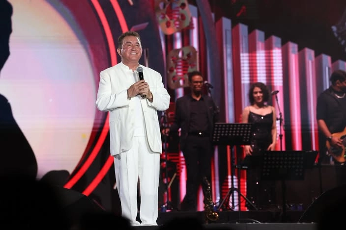 Amado Batista fará show gratuito em São João Batista no dia 10 de outubro