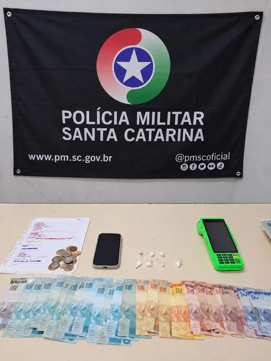 Polícia Militar prende homem por tráfico de drogas em São João Batista