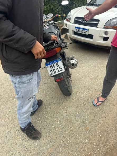 Motociclista colide contra veículo e foge do local em Nova Trento