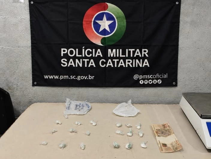 Polícia Militar prende homem por tráfico de drogas no Centro de Tijucas