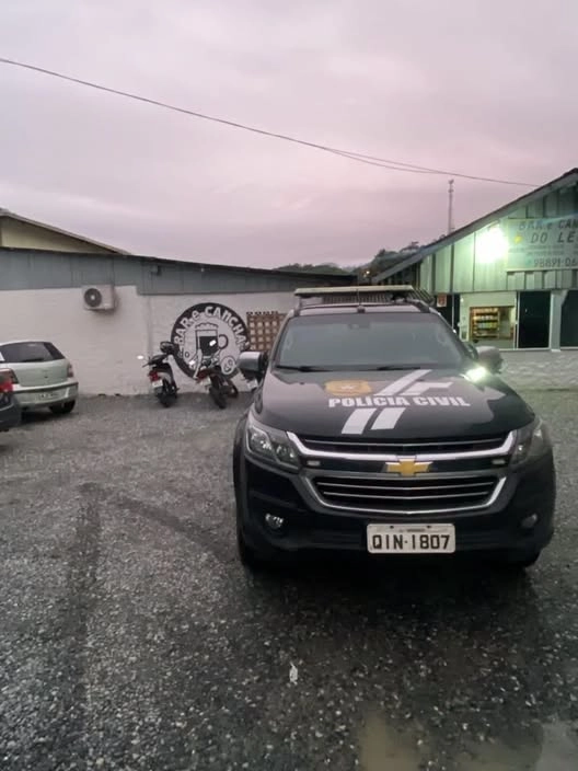 Polícia Civil apreende drogas e conduz quatro pessoas em Brusque