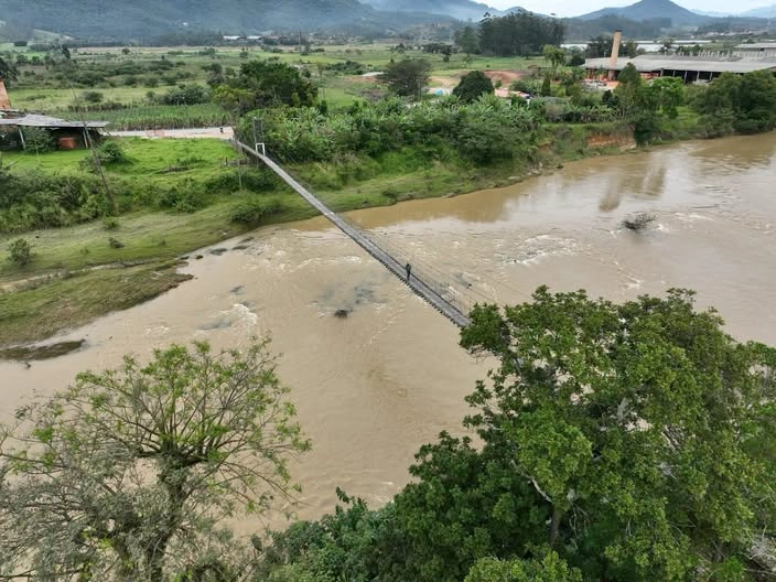 Canelinha: ponte pênsil da Rua Juvêncio Mafra será interditada para motocicletas