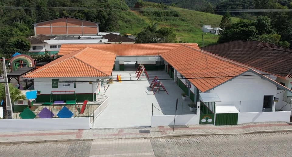 Urgente: Mãe denuncia que filha de 3 anos teria sido obrigada a retirar papel higiênico de vaso sanitário em creche de Nova Trento