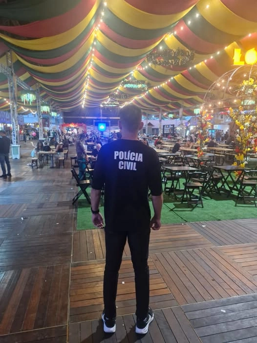 Polícia Civil conduz suspeito de injúria racial durante a Fenarreco, em Brusque