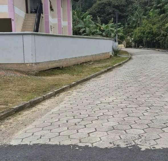 Nova Trento: Manutenção de vias contempla ruas do Centro e da localidade de Espraiado