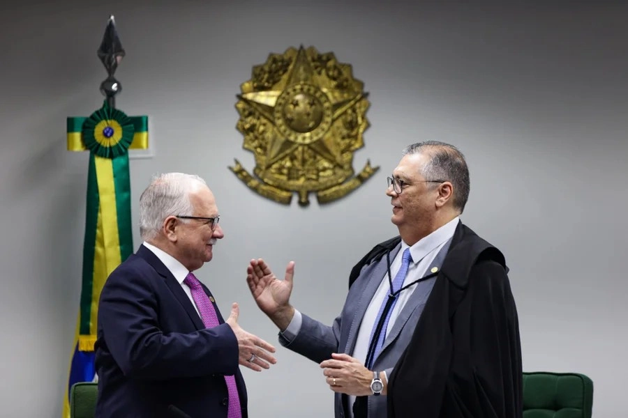Dino questiona promessa de Fachin sobre fim do inquérito das fake news