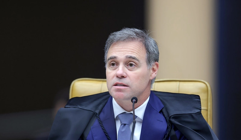André Mendonça determina afastamento de diretor-geral e chefe de inteligência da PF