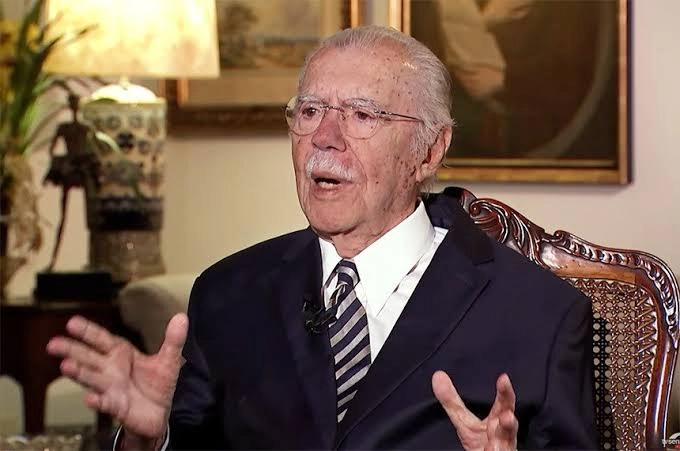 Sarney é internado na UDI com princípio de pneumonia e quadro de saúde é estável