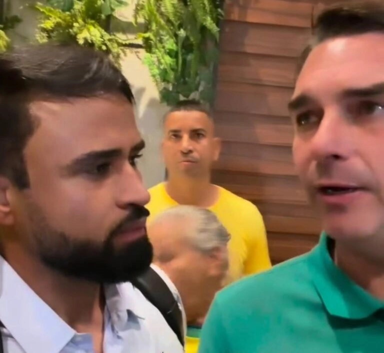 “Absurdo”, diz Flávio Bolsonaro no Maranhão sobre buscas contra jornalista Luís Pablo