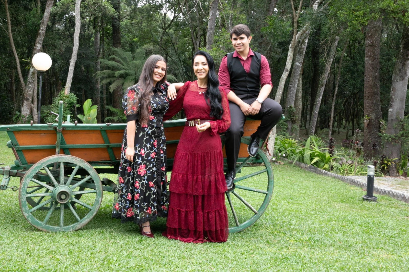 Mara Lima une forças com João Marcos e Maria Eduarda na sertaneja “Casinha de Barro”