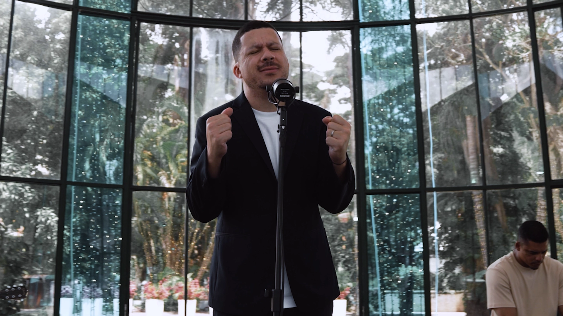 Bob Jonathan transforma lágrimas de uma oração no single “Me Arrepender”