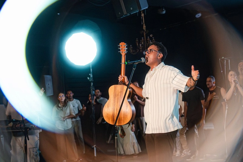 José Wellington lança o single e clipe de “Me Lanço no Fogo”