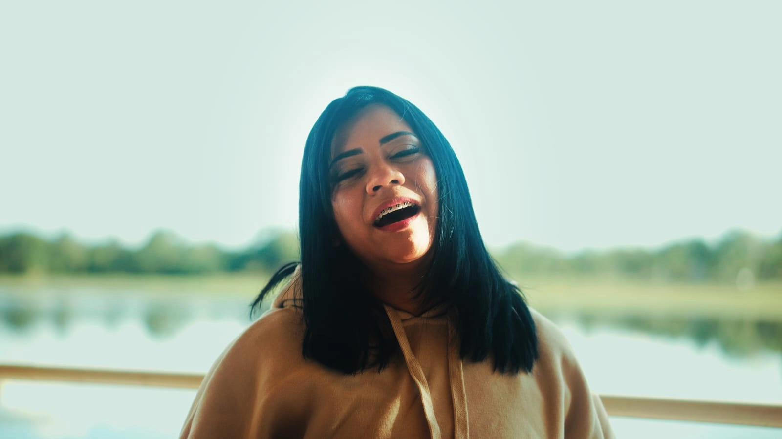 Rosianny Cruz transforma testemunho de superação e fé em novo single “Paz no Caos”