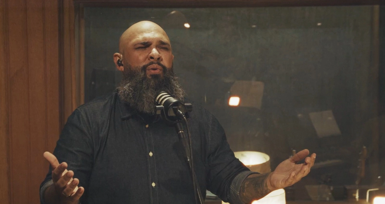 Vitor Teixeira transforma período de adversidade em canção sobre renovação e apresenta o single “Deus, Oh Deus”