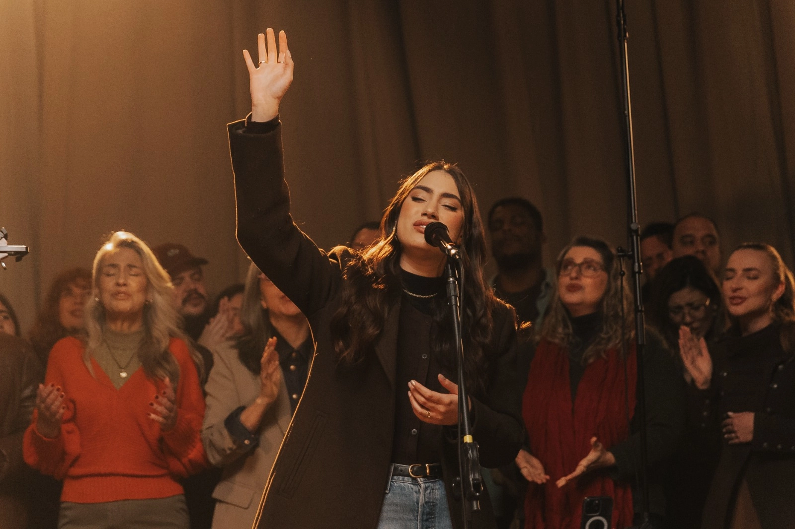 Brasa Church Music lança “Quem É Santo”, segundo single do álbum “O Trono da Graça”