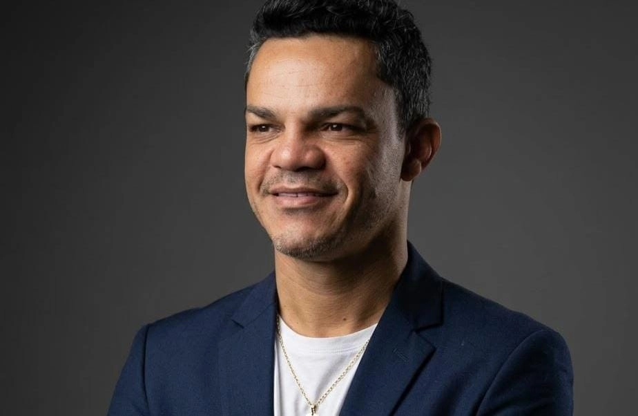 Do forró nacional ao louvor: Júnior Ribeiro lança "Extraordinário", sua estreia pela Siloé Music com distribuição da Universal Music