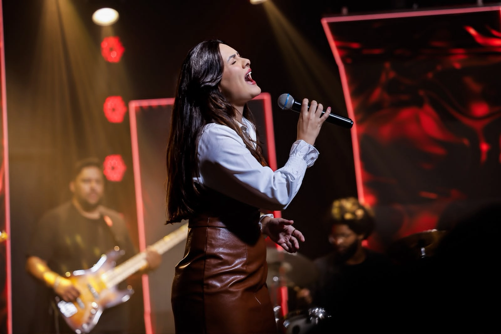 Ingrid Santiago lança “Cuida Deus” pela Todah Experience
