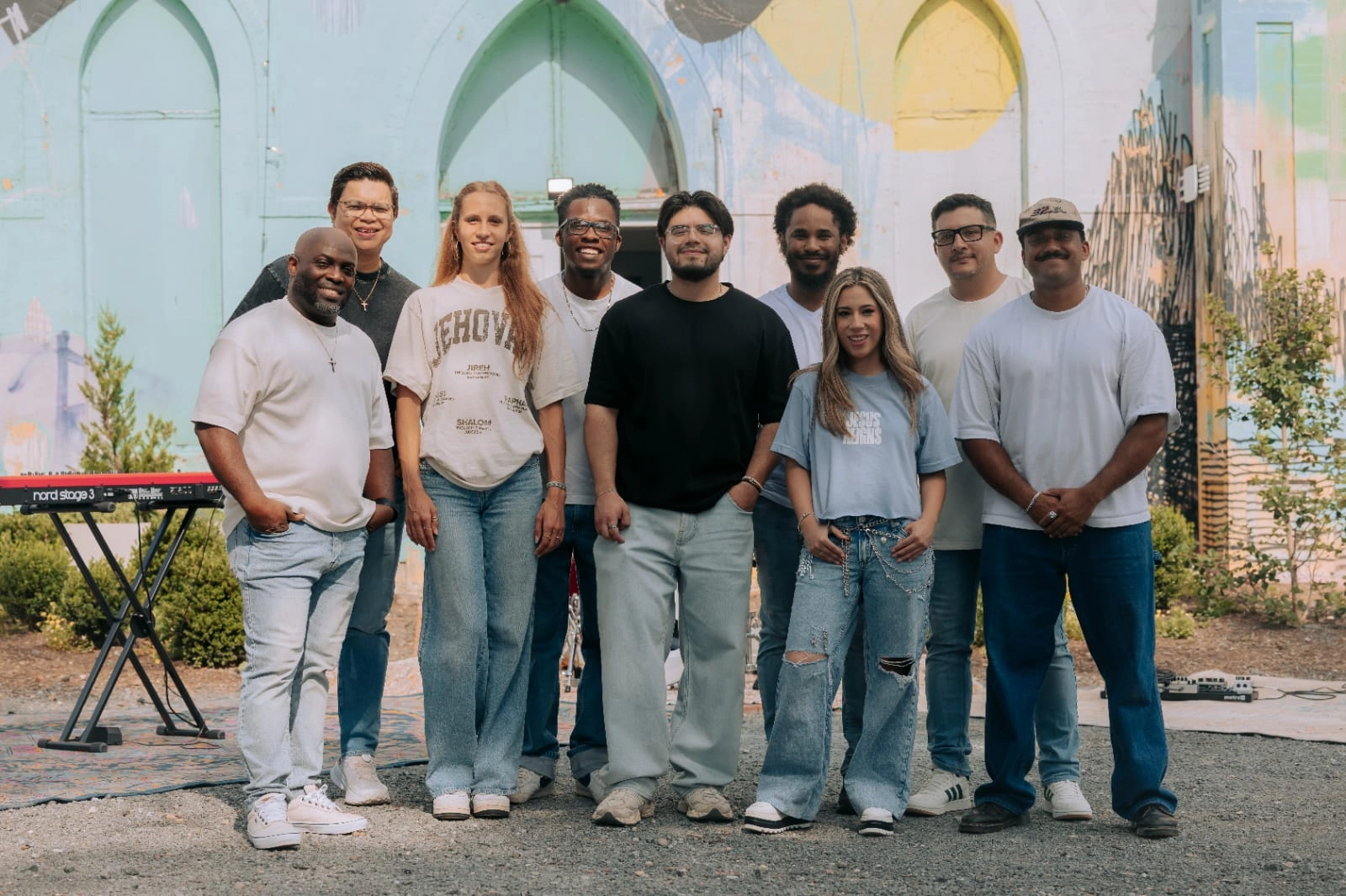 Com mais de 30 anos de ministério, Cornerstone lança seu primeiro álbum, Jesús Reinarás